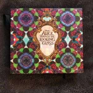Urban Decay Alice in wonderland eyeshadow palette